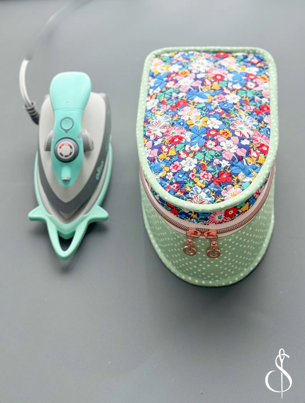 Travel Case for Mini Iron Pattern