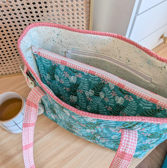 Divided Tablet Tote
